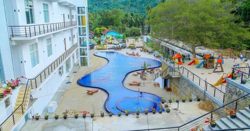 Saru Blue Sapphire Hotel Swimming Pool